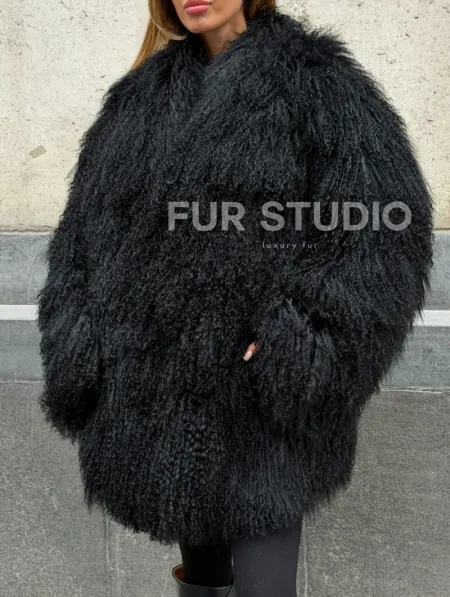 Черная шуба из ламы V-образный вырез - фото 3