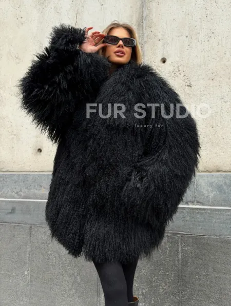 Черная шуба из ламы V-образный вырез - фото 7