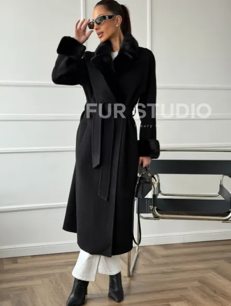 Черное пальто с мехом норки - фото 5