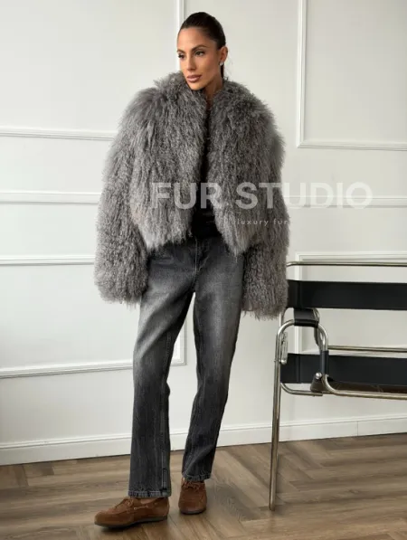 Серая шубка из меха ламы - фото 3
