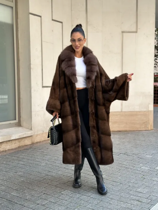 Шуба из меха норки с воротником из куницы - цвет соболь - фото 0