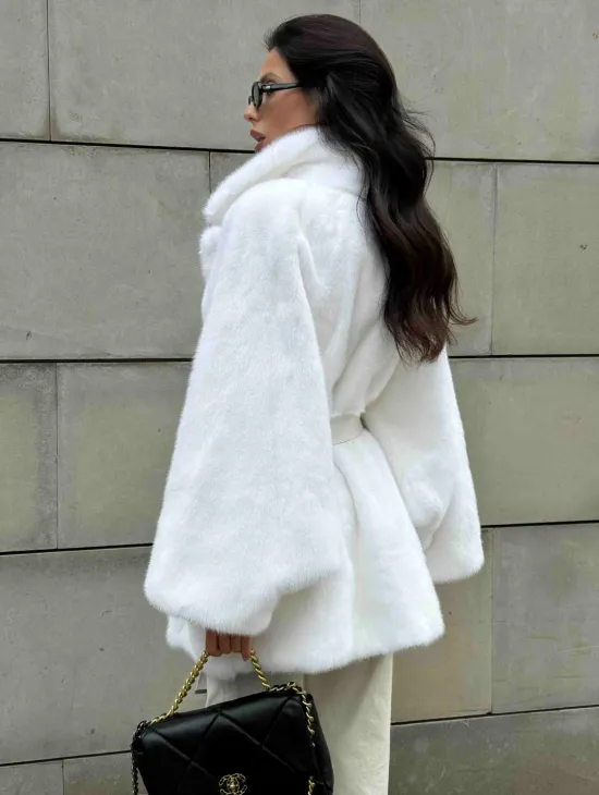 Белая шуба из норки SAGA летучая мышь английский ворот - фото 5
