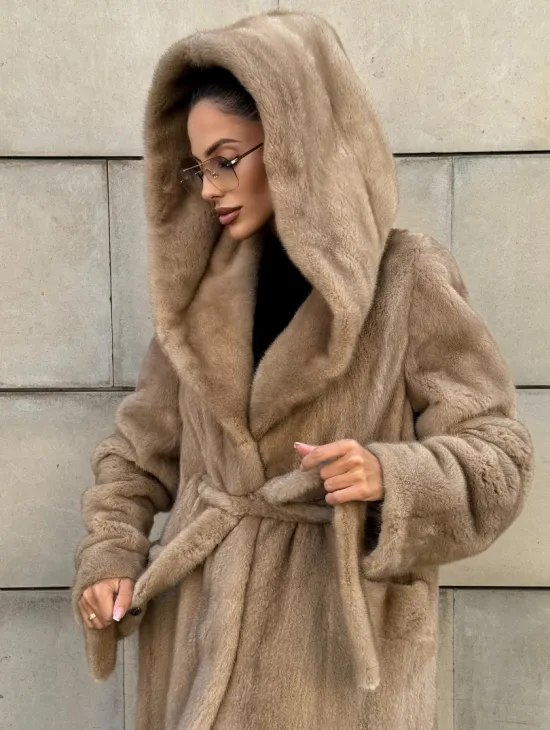 Шуба из скандинавской норки с капюшоном, цельный мех - фото 3