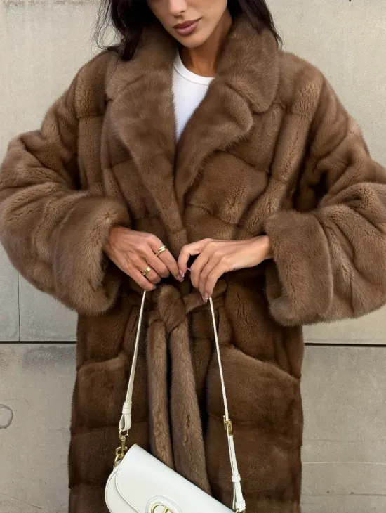 Шуба из меха аукционной норки Vintage Gold с меховым поясом - фото 5