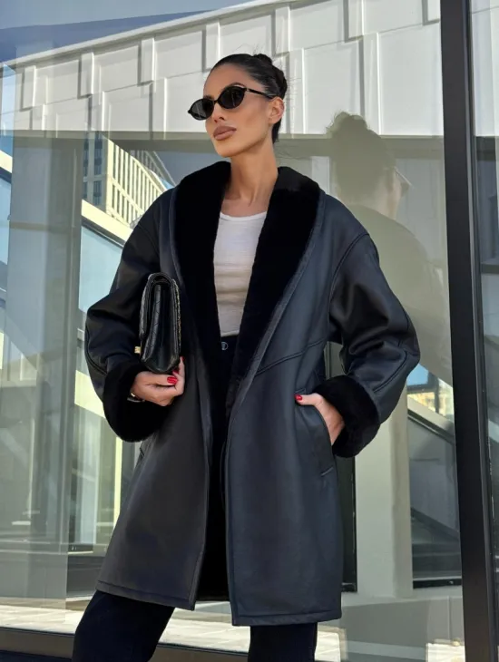 Черная женская дубленка на запах с поясом - фото 7