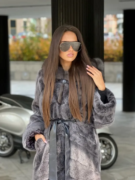 Шуба из аукционной норки с капюшоном куница цвет графит-хамелеон - фото 2