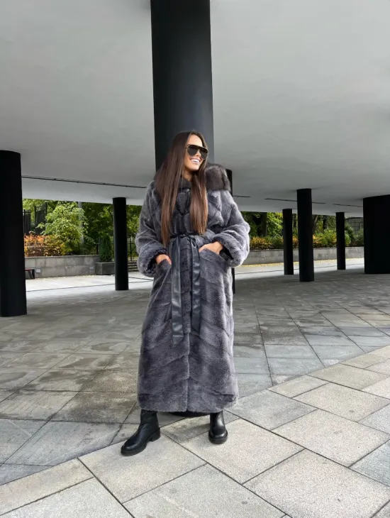 Шуба из аукционной норки с капюшоном куница цвет графит-хамелеон - фото 9