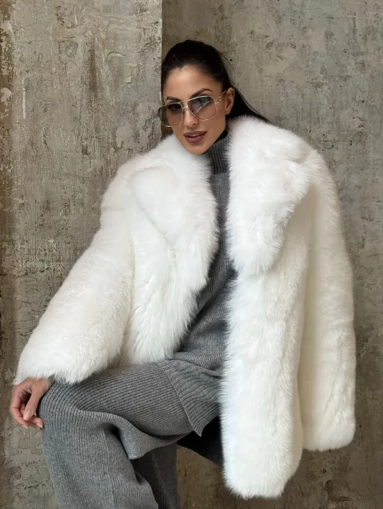Шуба белого цвет из меха Финского песца - фото 4