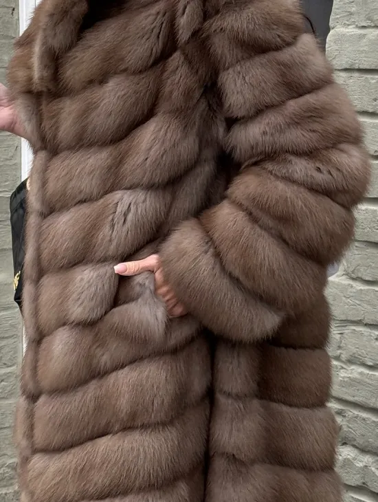 Длинная шуба из меха куницы - фото 1