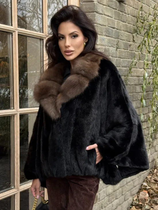 Шуба - пончо из аукционной норки Black с воротником из куницы - фото 0