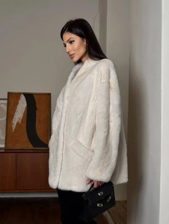 Светлый норковый полушубок жакет с V-образным воротником - фото 11