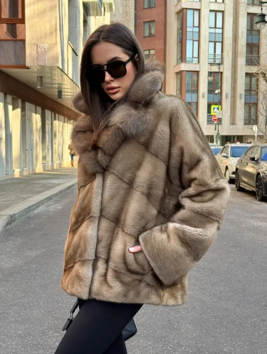 Норковый полушубок в натуральном цвете пастель с английским воротником из куницы - фото 2