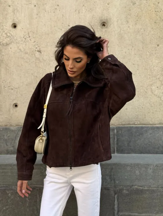 Демисезонная короткая замшевая куртка 