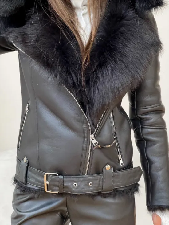 Стильная дубленка с капюшоном из овчины тоскана - фото 1