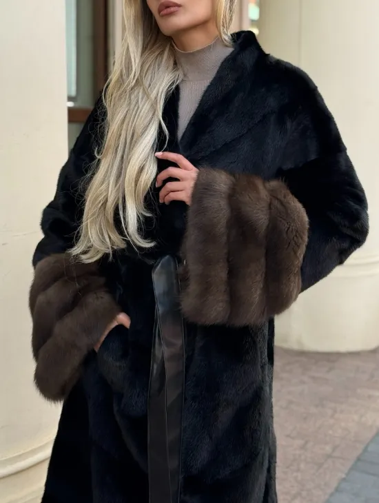 Черная норковая шуба с отделкой на рукавах из меха куницы - фото 1