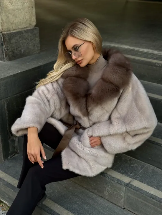 Шуба норковая летучая мышь с воротником куницы - фото 6