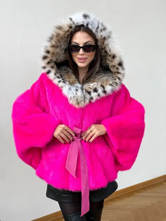 Пончо из плюшевой норки с капюшоном из меха рыси - фото 5