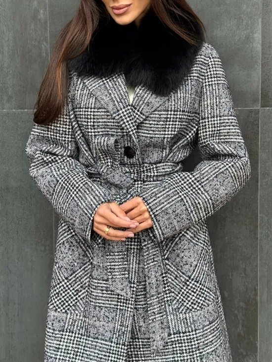 Пальто зимнее с мехом - фото 1