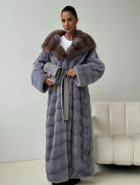 Голубая норковая шуба с капюшоном куницы - фото 0