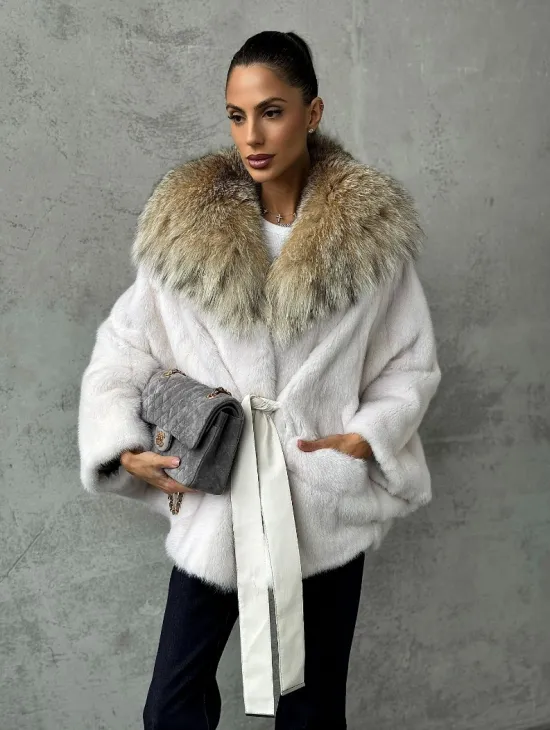 Светлая норковая шуба с капюшоном - фото 6