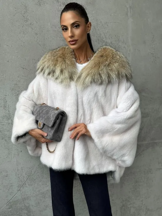 Светлая норковая шуба с капюшоном - фото 0