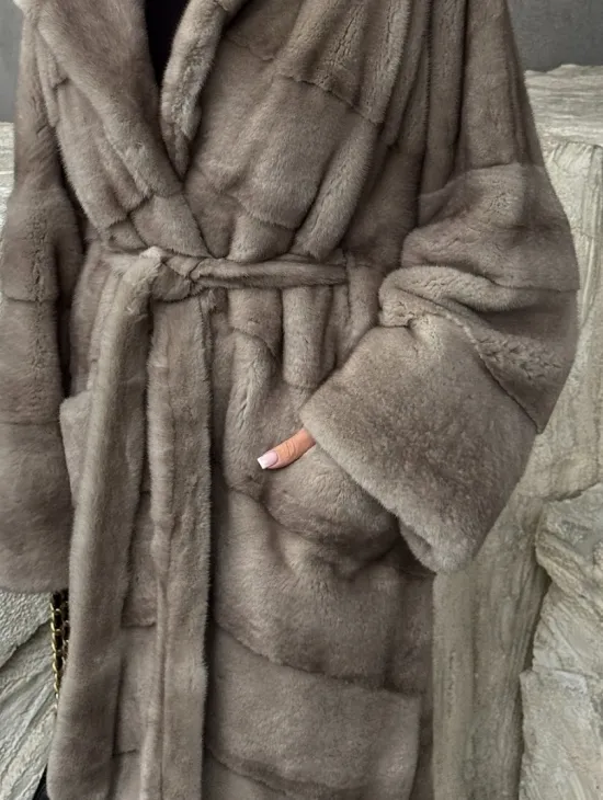 Удлинённая норковая шуба с поясом - фото 1