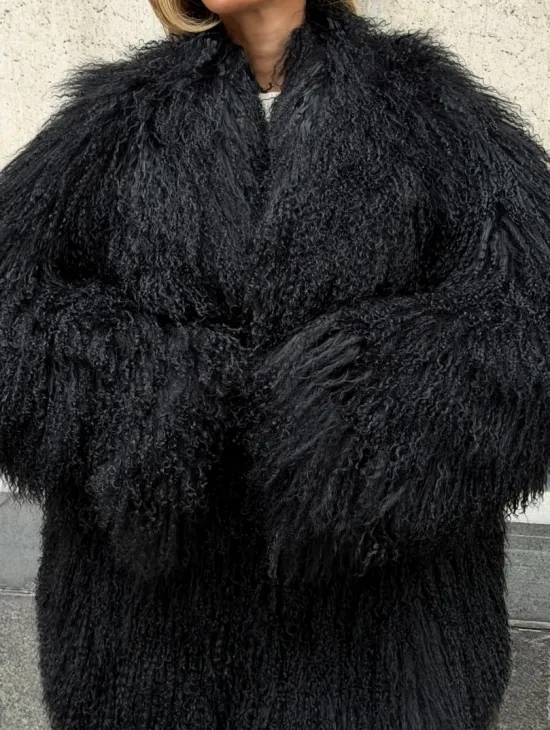 Черная шуба из ламы V-образный вырез - фото 2
