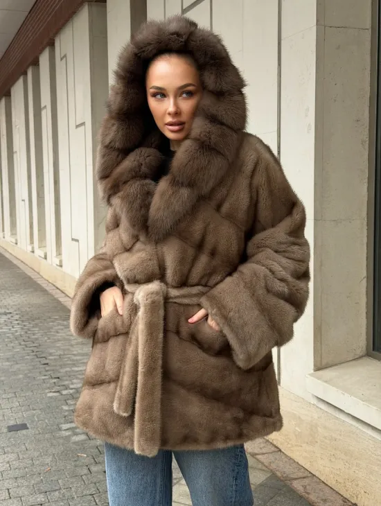 Полушубок норковый с капюшоном из меха куницы - фото 8