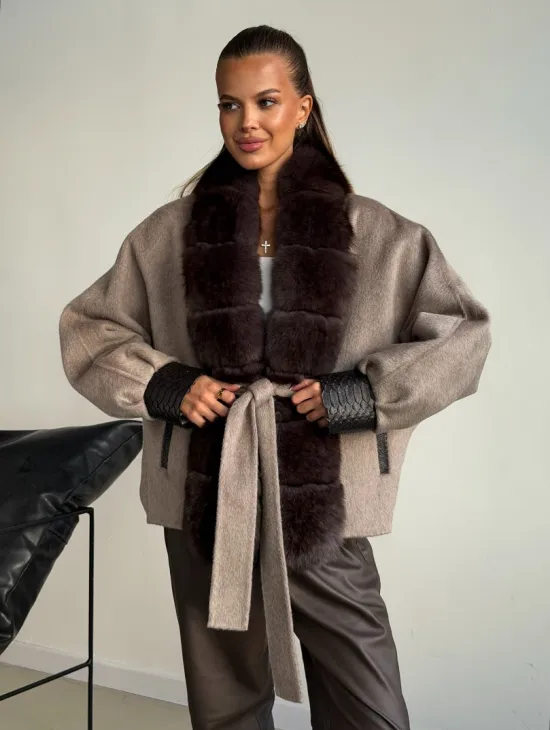 Пальто с мехом финского песца - фото 12