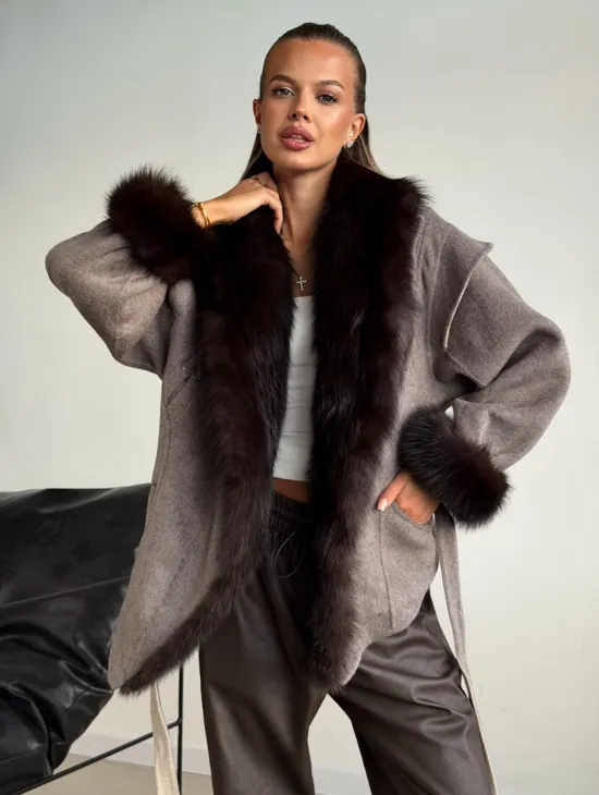 Пальто с мехом фишера - фото 7