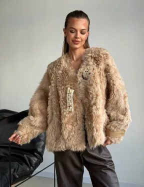 Короткая куртка из овчины - фото 11