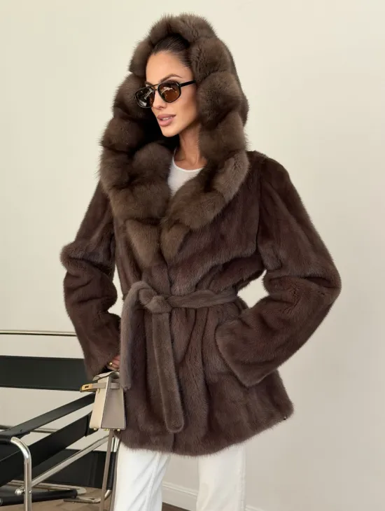 Коричневый норковый полушубок с мехом куницы - фото 7