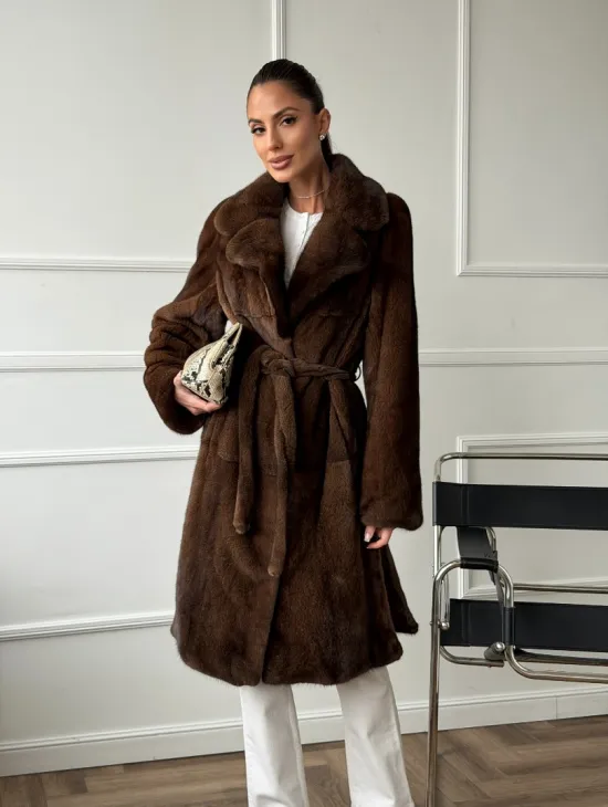 Норковая шуба средней длины со шлицами по бокам - фото 11