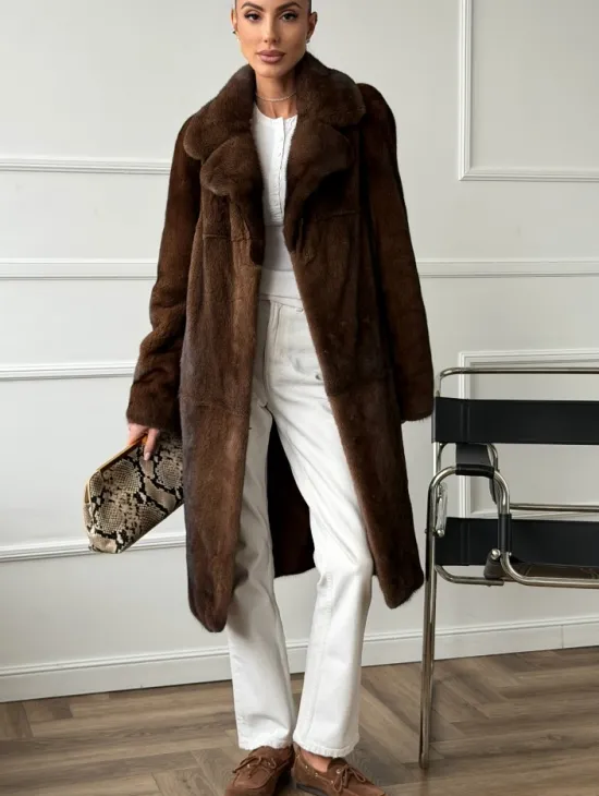 Норковая шуба средней длины со шлицами по бокам - фото 4