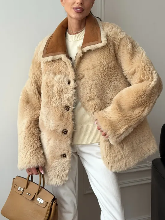 Двухсторонняя женская замшевая дубленка - фото 7