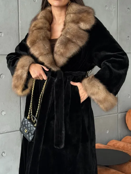 Шуба из чёрной стриженой норки, воротник и манжеты из куницы - фото 3