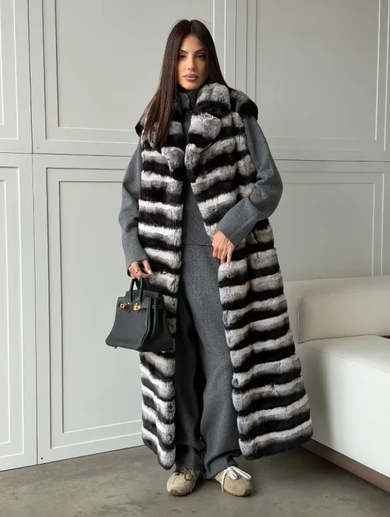 Меховой жилет из шиншиллового кролика - фото 11