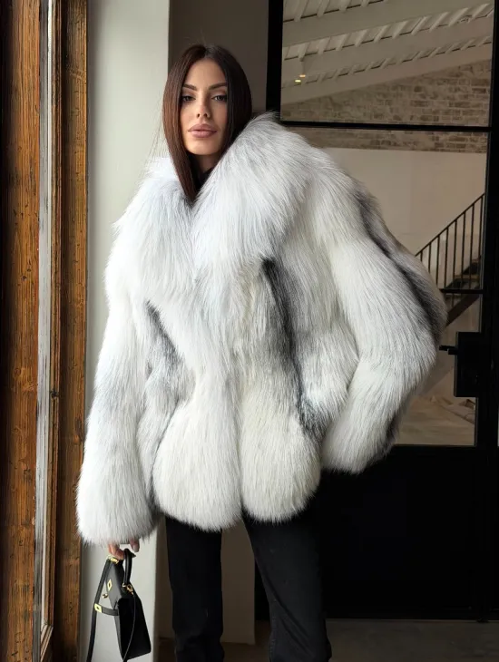Шуба из цельного меха белой арктической лисы с шалевым воротником - фото 10