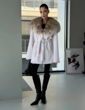 Белая шуба с капюшоном из рыси - фото 9
