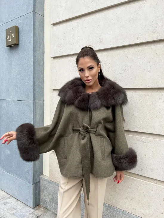 Пальто - пончо из натуральной шерсти с капюшоном из меха песца - фото 1