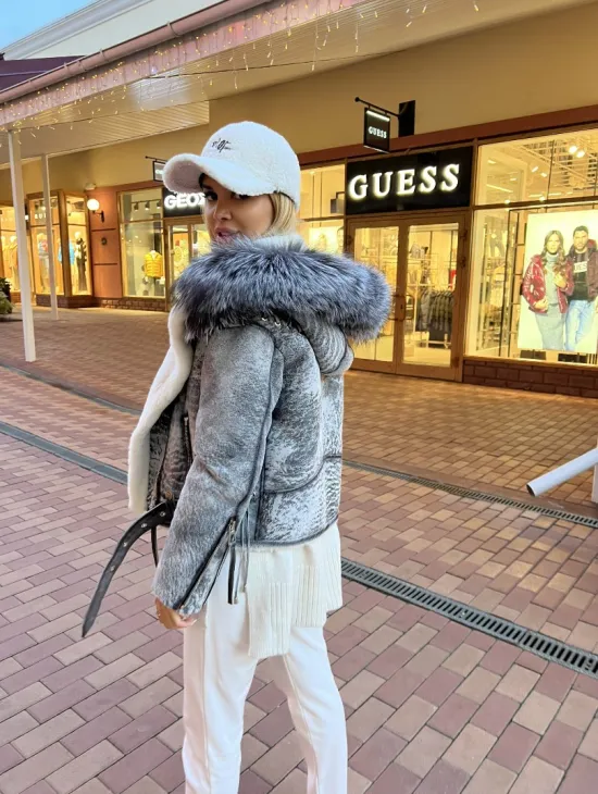 Авиатор из винтажной кожи с меховым капюшоном - фото 4