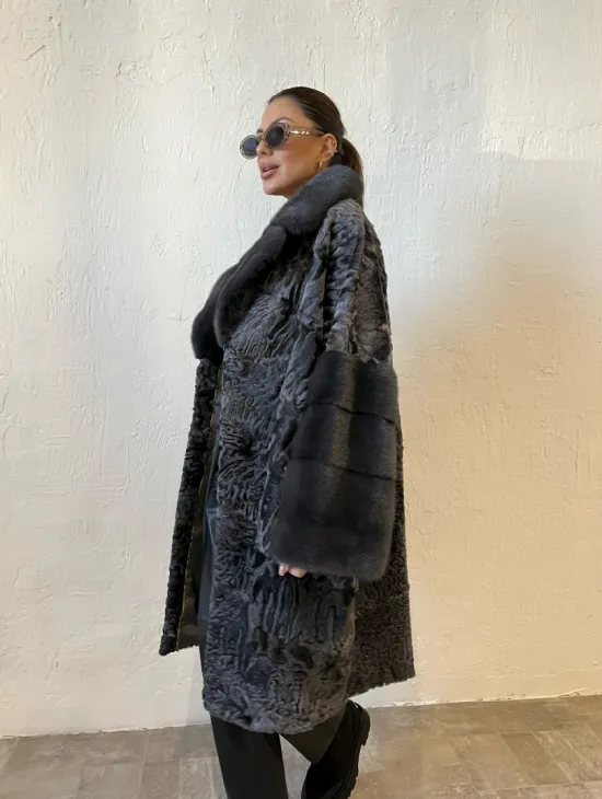 Шуба из меха каракульчи с отделкой из норки - фото 6