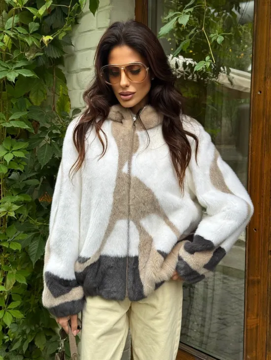 Стильная норковая куртка с капюшоном - фото 5