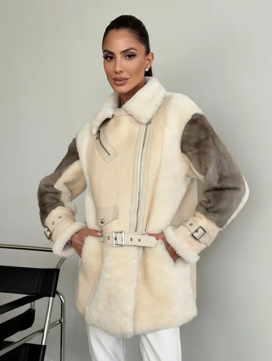 Удлиненная дубленка из натуральной овчины с рукавами из меха норки – молочный - фото 7