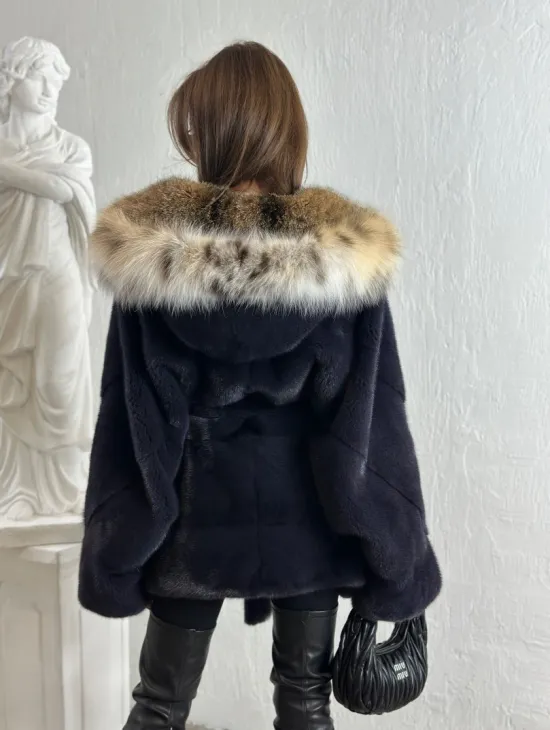 Летучая мышь норка с капюшоном из меха рыси - цвет инфинити - фото 6