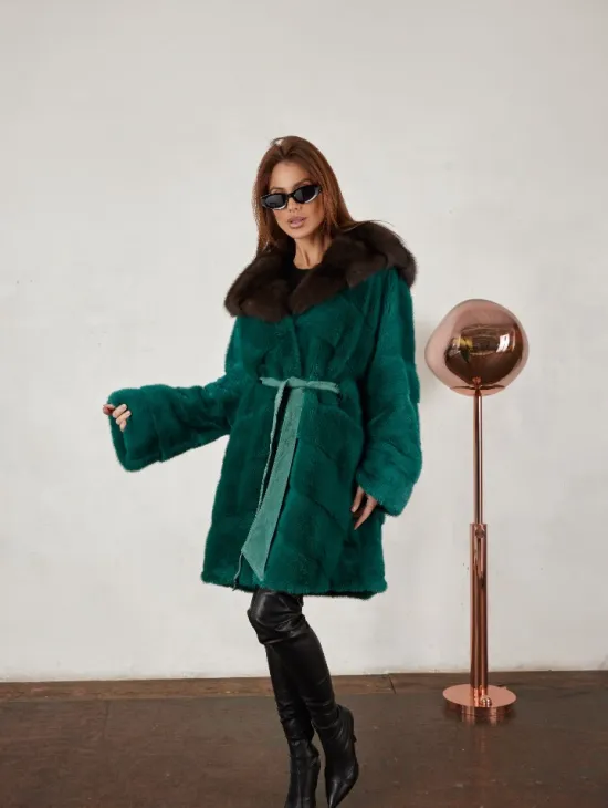 Норковая шуба с капюшоном из меха куницы - цвет темный изумруд - фото 4