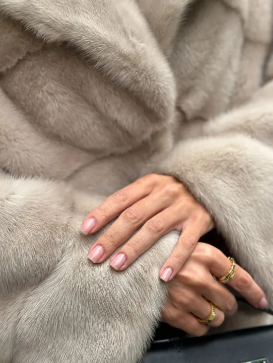 Шуба из меха норки английский воротник пудра - фото 1