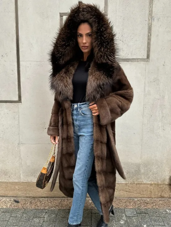 Норковая шуба с капюшоном кобра из меха чернобурки в коричневом цвете - фото 8