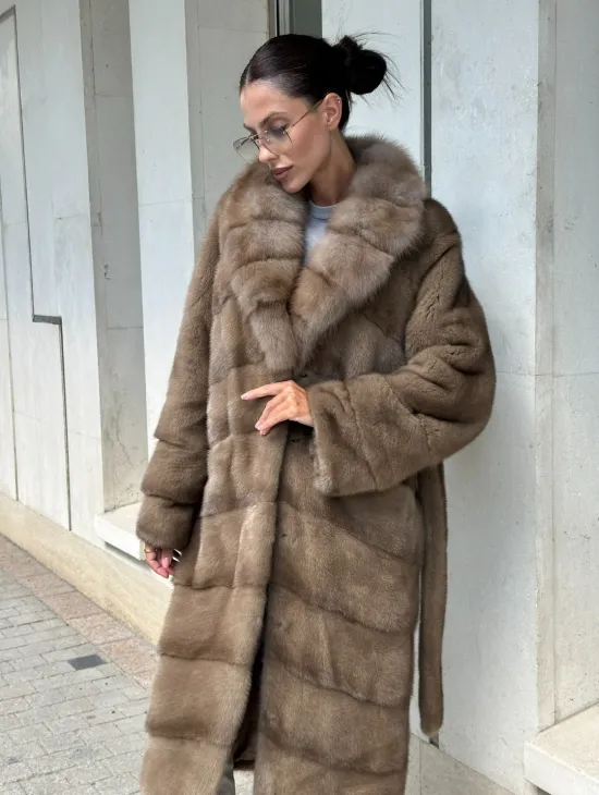 Шуба норковая с воротником из меха куницы в цвете пастель - фото 2