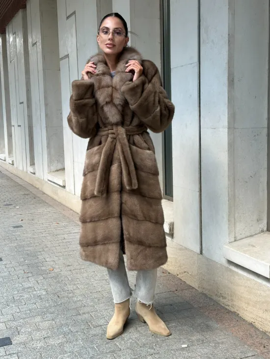 Шуба норковая с воротником из меха куницы в цвете пастель - фото 9